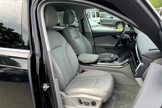 Photo of 2023 Mythos Black Metallic Audi Q7