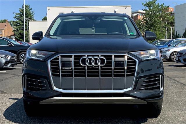 Photo of 2023 Mythos Black Metallic Audi Q7