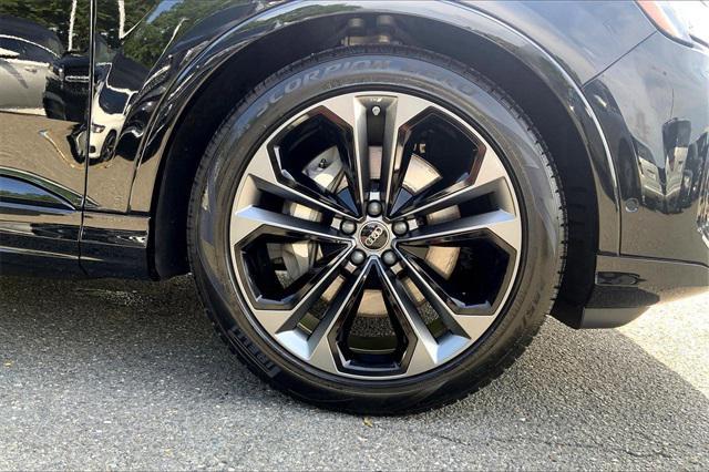 Photo of 2025 Mythos Black Metallic Audi Q7