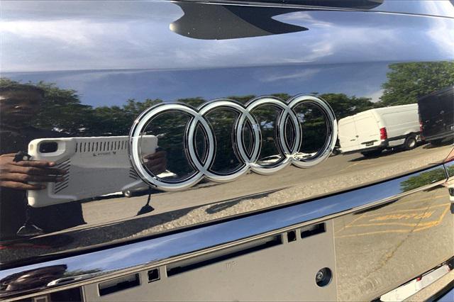 Photo of 2025 Mythos Black Metallic Audi Q7