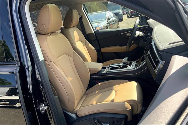 Photo of 2025 Mythos Black Metallic Audi Q7