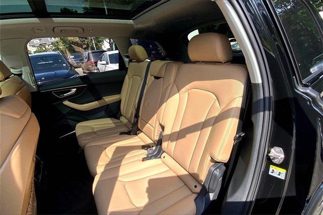 Photo of 2025 Mythos Black Metallic Audi Q7