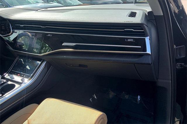 Photo of 2025 Mythos Black Metallic Audi Q7
