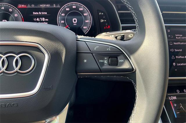 Photo of 2025 Mythos Black Metallic Audi Q7