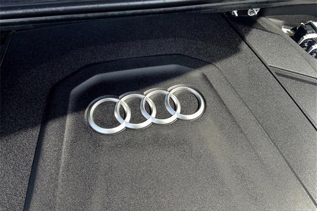 Photo of 2025 Mythos Black Metallic Audi Q7