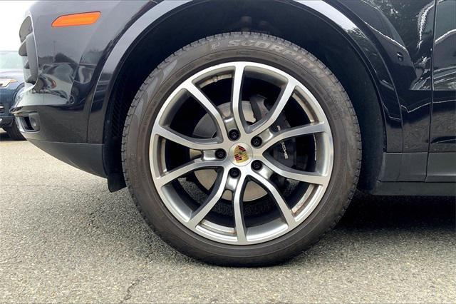 Photo of 2019 Jet Black Metallic Porsche Cayenne