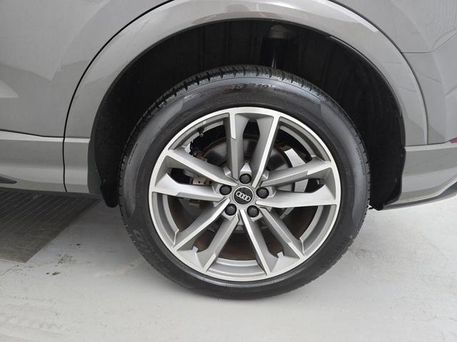 Photo of 2022 Chronos Gray Metallic Audi Q3