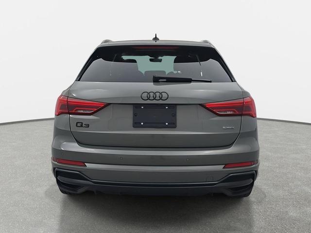 Photo of 2022 Chronos Gray Metallic Audi Q3