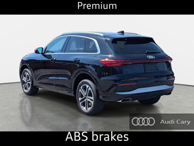 Photo of 2025 Mythos Black Metallic Audi Q5