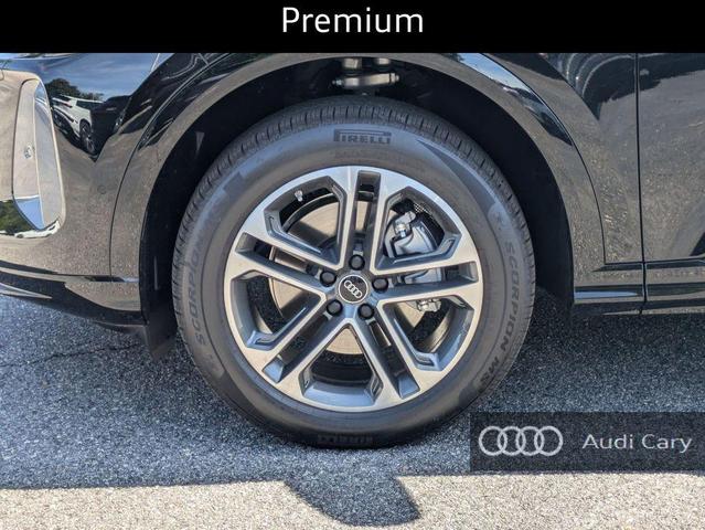 Photo of 2025 Mythos Black Metallic Audi Q5