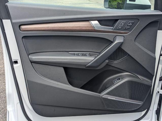 Photo of 2024 Arkona White Audi Q5
