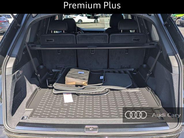 Photo of 2025 Mythos Black Metallic Audi Q7