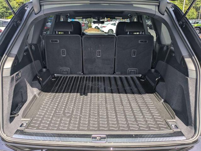 Photo of 2025 Mythos Black Metallic Audi Q7