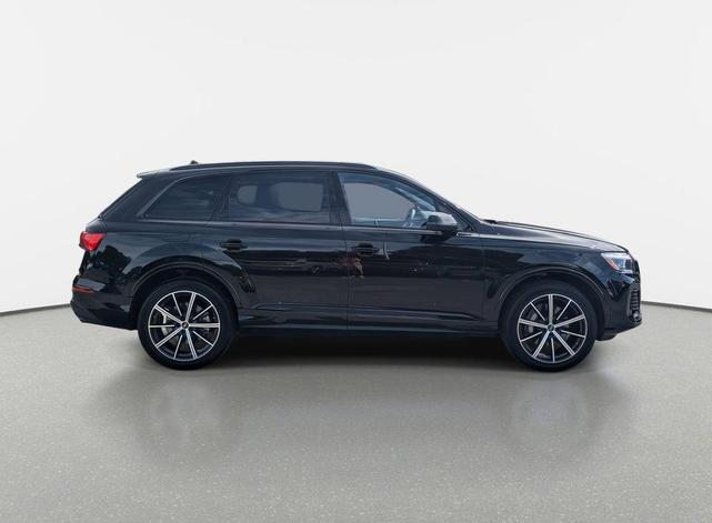 Photo of 2025 Mythos Black Metallic Audi Q7