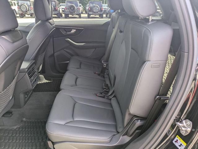 Photo of 2025 Mythos Black Metallic Audi Q7