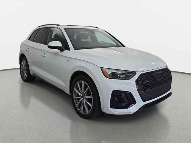 Photo of 2024 White Audi Q5 e