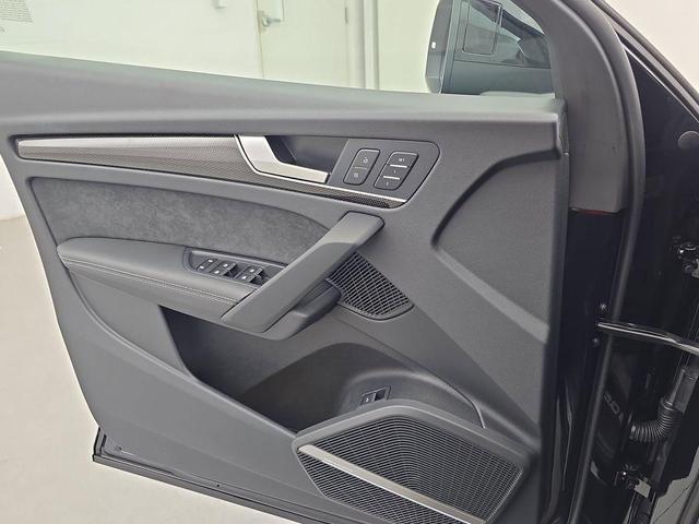 Photo of 2025 Mythos Black Metallic Audi SQ5