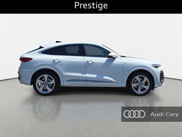 Photo of 2025 Glacier White Audi Q5 Sportback