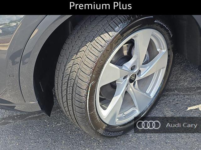Photo of 2025 Tambora Gray Metallic Audi Q5