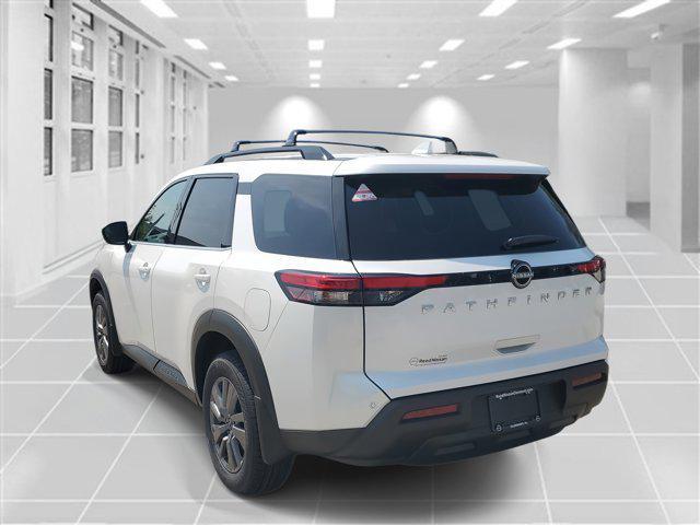 Photo of 2025 Everest White Pearl Tricoat Nissan Pathfinder