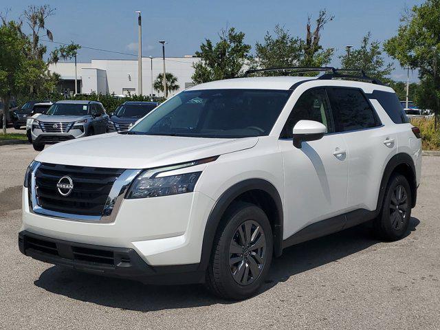 Photo of 2025 Everest White Pearl Tricoat Nissan Pathfinder