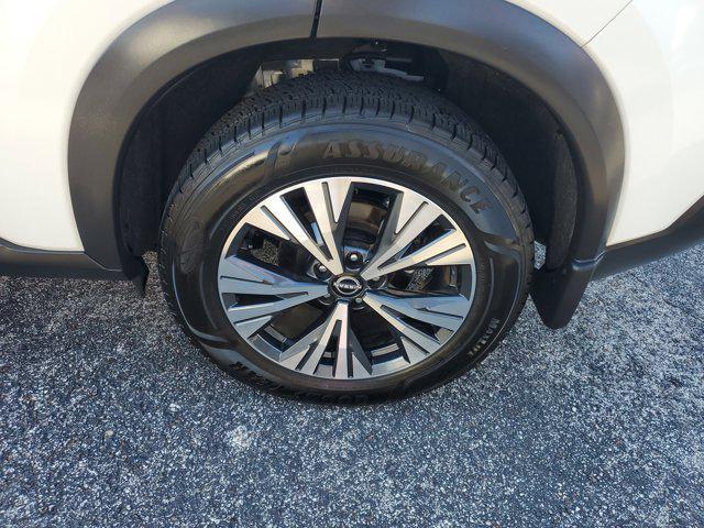 Photo of 2022 Pearl White Tricoat Nissan Rogue