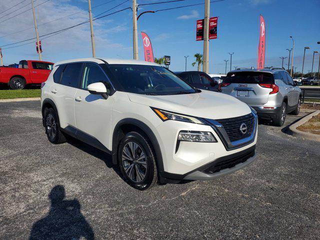 Photo of 2022 Pearl White Tricoat Nissan Rogue