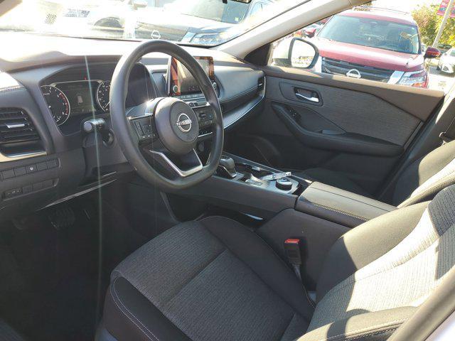 Photo of 2022 Pearl White Tricoat Nissan Rogue