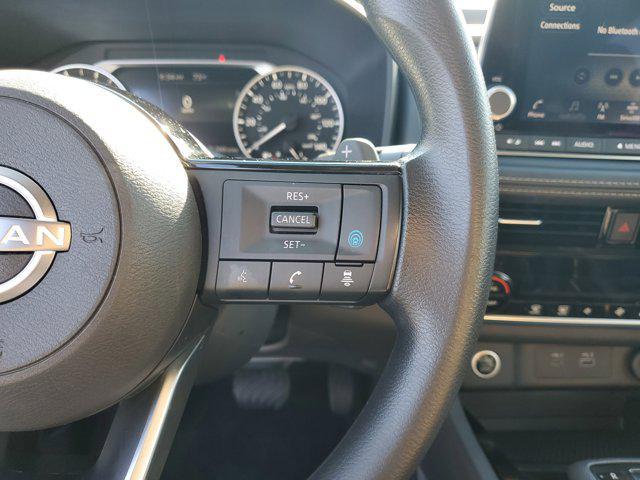 Photo of 2022 Pearl White Tricoat Nissan Rogue