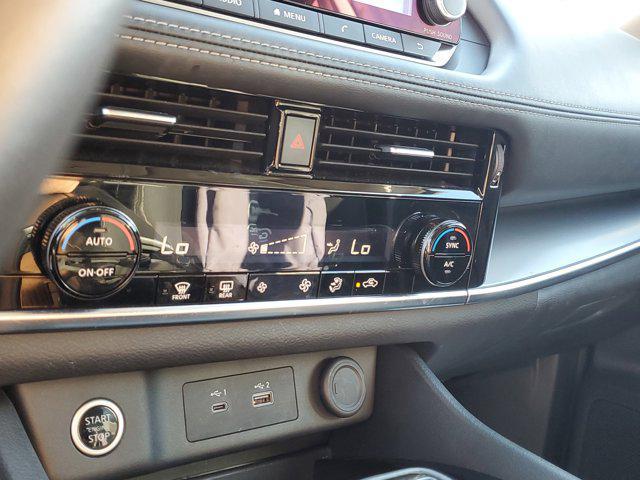 Photo of 2022 Pearl White Tricoat Nissan Rogue