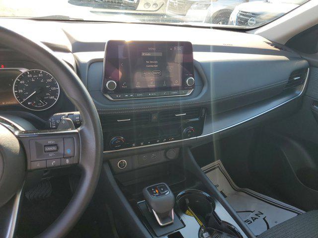 Photo of 2022 Pearl White Tricoat Nissan Rogue