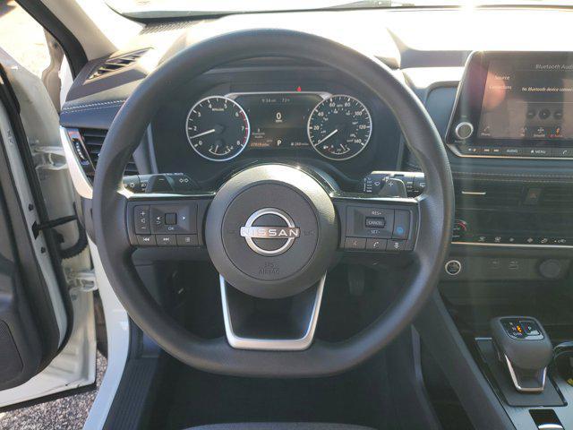 Photo of 2022 Pearl White Tricoat Nissan Rogue