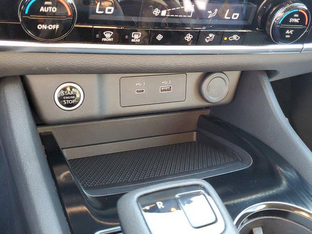 Photo of 2022 Pearl White Tricoat Nissan Rogue
