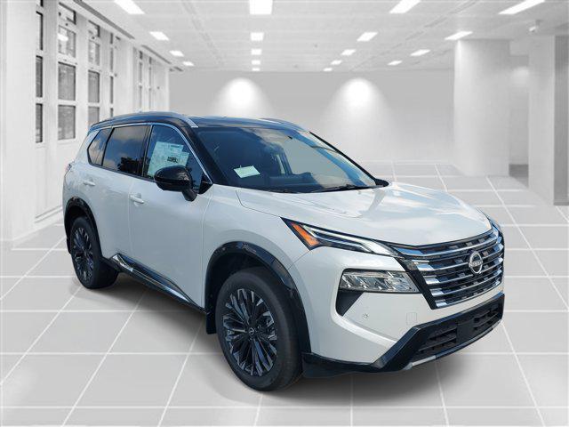 Photo of 2025 Everest White Pearl/Super Black Nissan Rogue