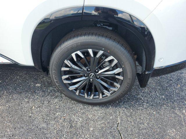 Photo of 2025 Everest White Pearl/Super Black Nissan Rogue