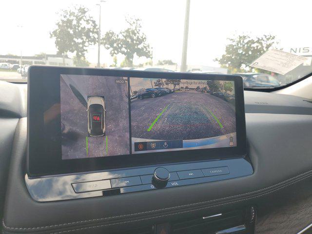 Photo of 2025 Everest White Pearl/Super Black Nissan Rogue