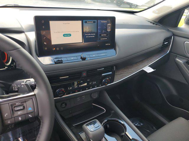 Photo of 2025 Everest White Pearl/Super Black Nissan Rogue