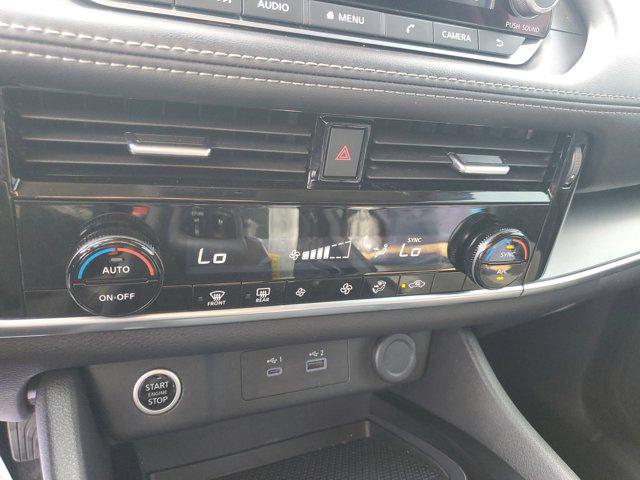 Photo of 2023 Super Black Nissan Rogue