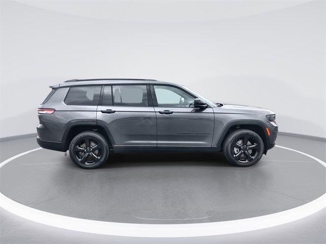 Photo of 2023 Baltic Gray Metallic Clearcoat Jeep Grand Cherokee L