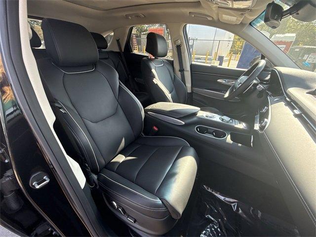 Photo of 2025 Vik Black Genesis GV70