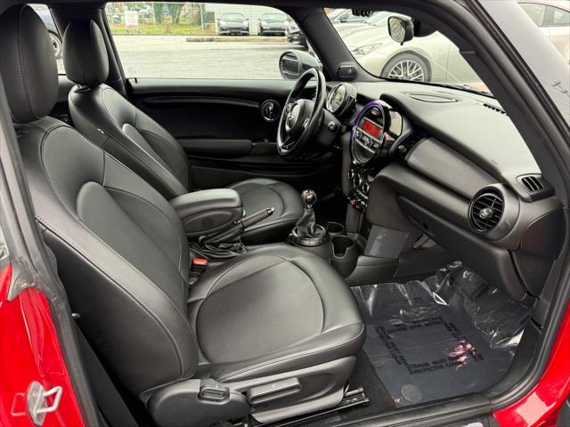 Photo of 2015 Red MINI Hardtop