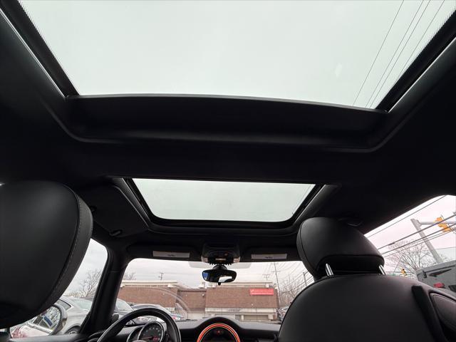 Photo of 2015 Red MINI Hardtop