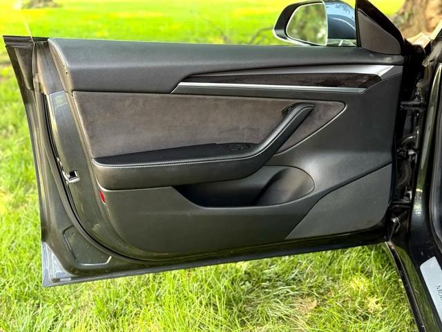 Photo of 2019 Gray Tesla Model 3