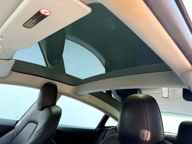 Photo of 2019 Gray Tesla Model 3