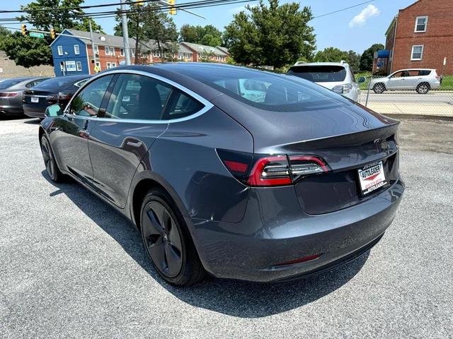 Photo of 2019 Gray Tesla Model 3