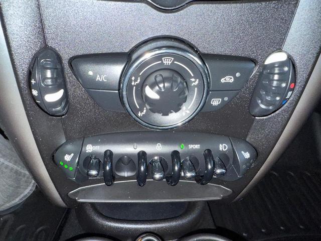 Photo of 2014 Light White MINI Countryman