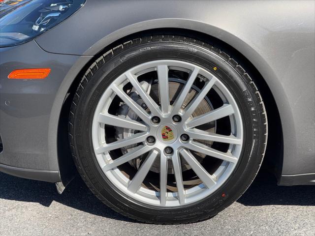 Photo of 2017 Agate Grey Metallic Porsche Panamera