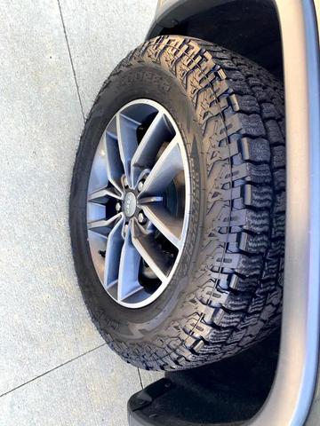 Photo of 2017 Diamond Black Crystal Pearlcoat Jeep Grand Cherokee