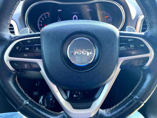 Photo of 2017 Diamond Black Crystal Pearlcoat Jeep Grand Cherokee