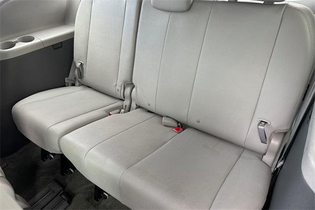 Photo of 2018 Silver Sky Metallic Toyota Sienna